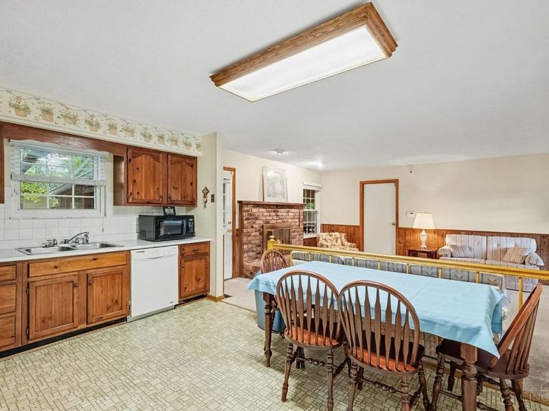 8253 Lake Ridge Drive, West Chester, OH 45069 Photo 7