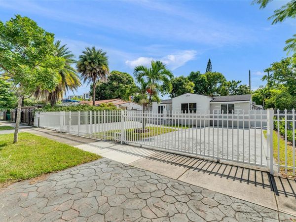 3840 NW 12th St , Miami, FL 33126