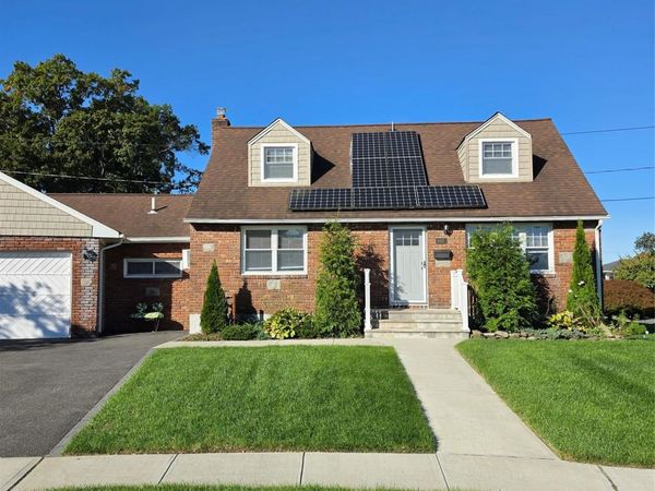 882 Leeds Court , North Bellmore, NY 11710