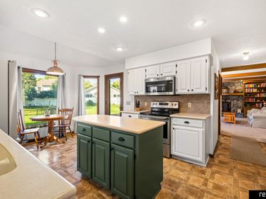 17115 Walnut Circle, Omaha, NE 68130