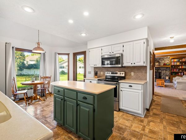17115 Walnut Circle, Omaha, NE 68130