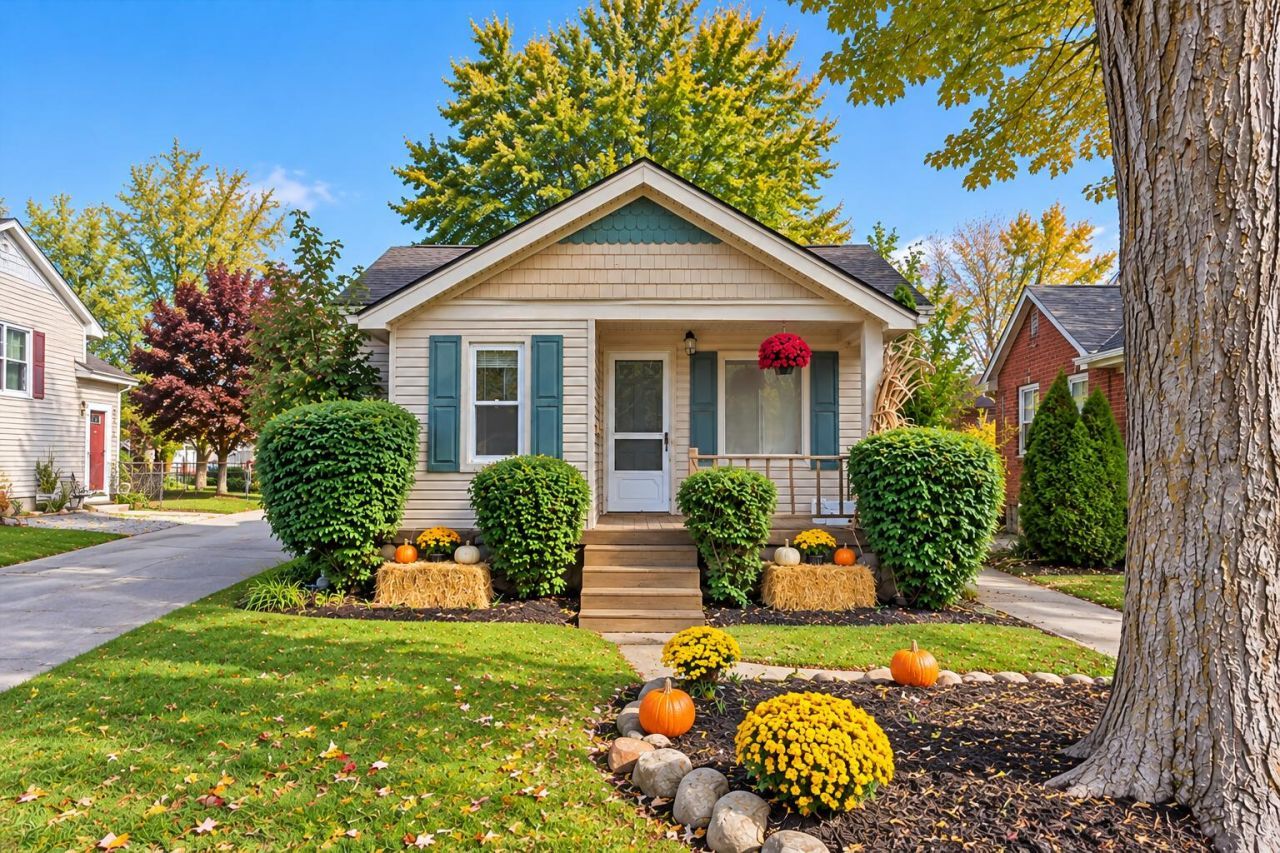 22011 Elizabeth Street, Saint Clair Shores, MI 48080 Main Photo