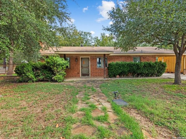 123 W KLINGEMANN ST, New Braunfels, TX 78130
