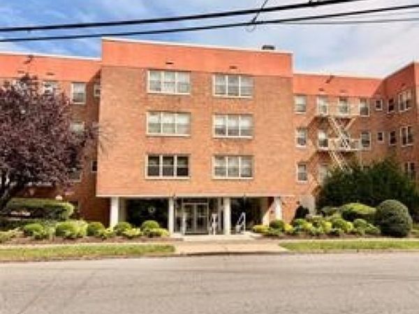 88 Clinton Pl, Hackensack, NJ 07601