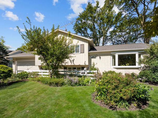 90 Park Lane , Lake Bluff, IL 60044