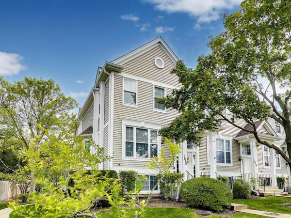 1612 Fox Run Drive , Arlington Heights, IL 60004