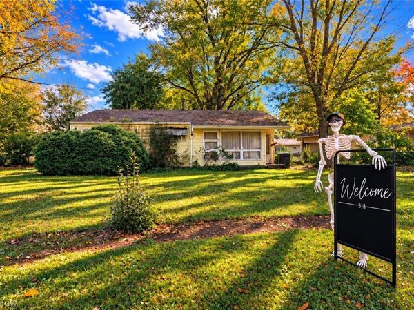 1676 Delia Avenue , Akron, OH 44320
