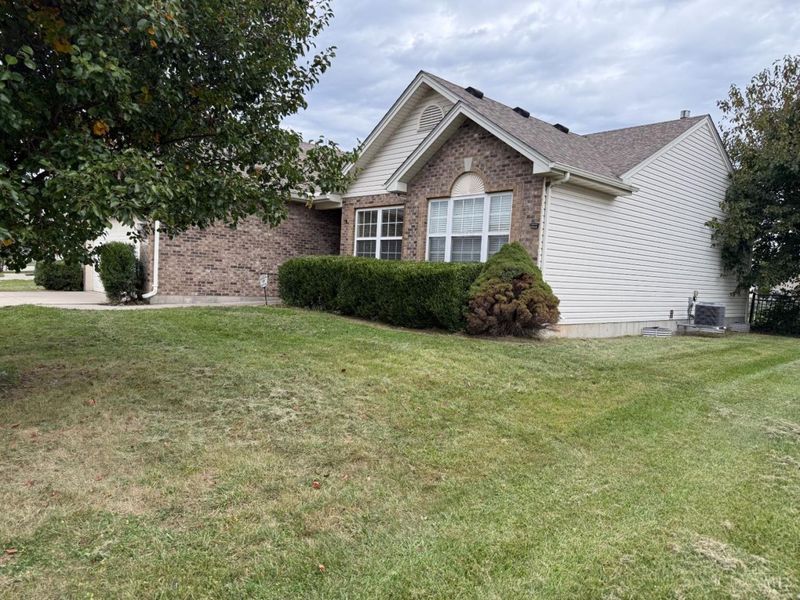 294 E Arlington Drive, Trenton, OH 45067 Photo 2
