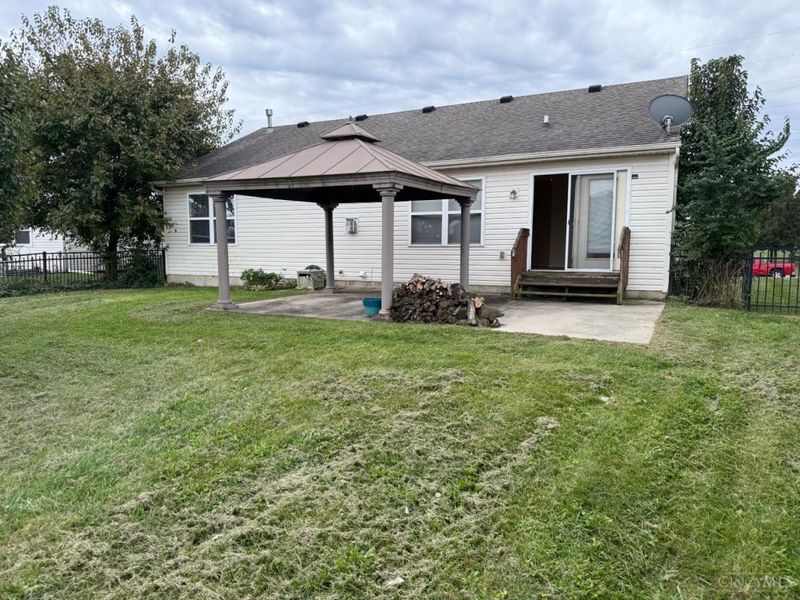 294 E Arlington Drive, Trenton, OH 45067 Photo 3