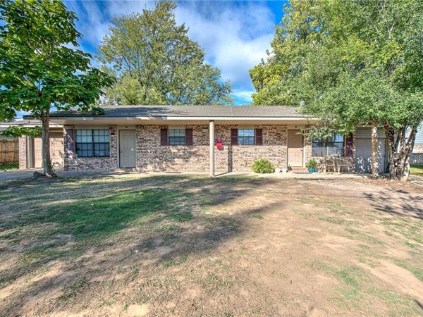 1500 A&B N Pleasant Street , Springdale, AR 72764