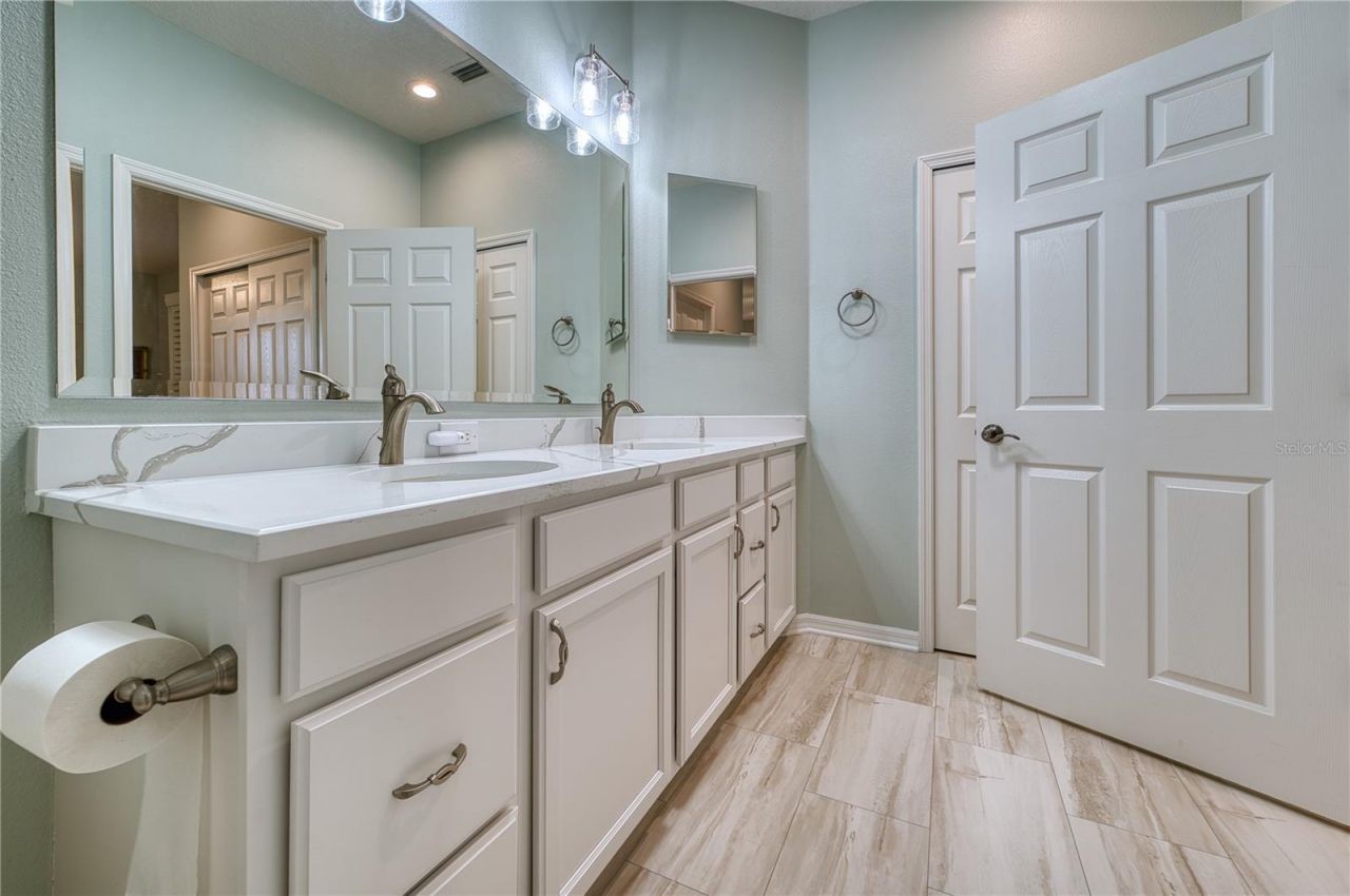 4269 Cascade Falls Drive , Sarasota, FL 34243 Photo