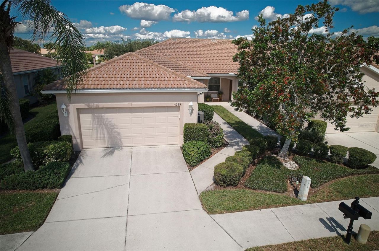 4269 Cascade Falls Drive , Sarasota, FL 34243 Photo