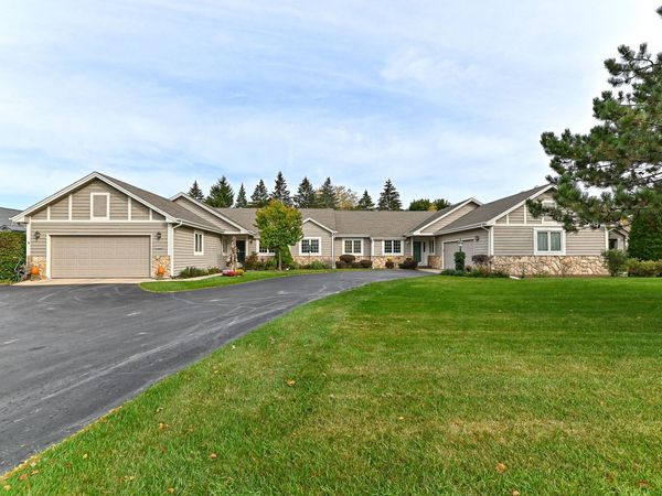 1426 W Greenbrier Ln, Mequon, WI 53092
