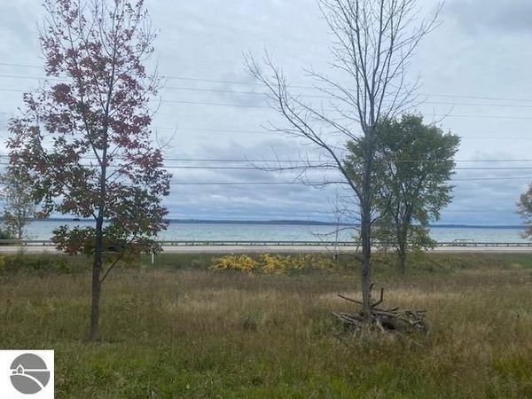 5382 Bayshore Drive SW, Suttons Bay, MI 49682