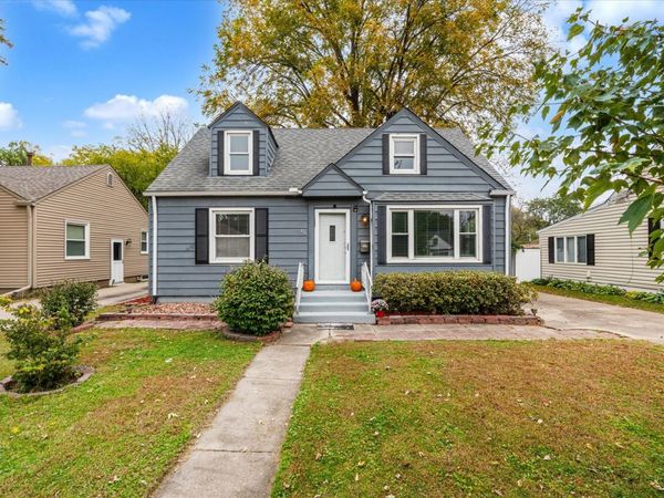 41 Blackhawk Hills Drive , Rock Island, IL 61201