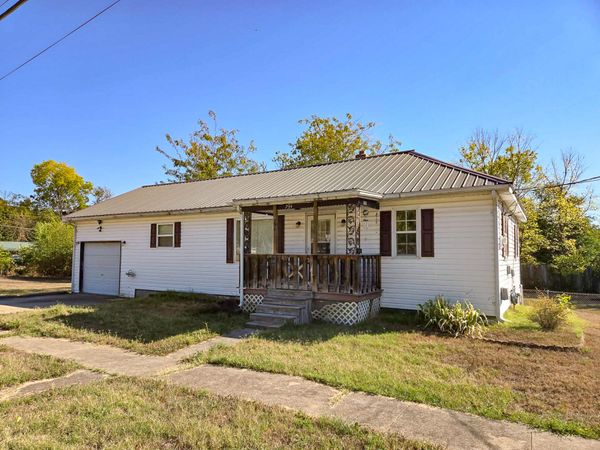 734 Cedar Avenue , Cabool, MO 65689