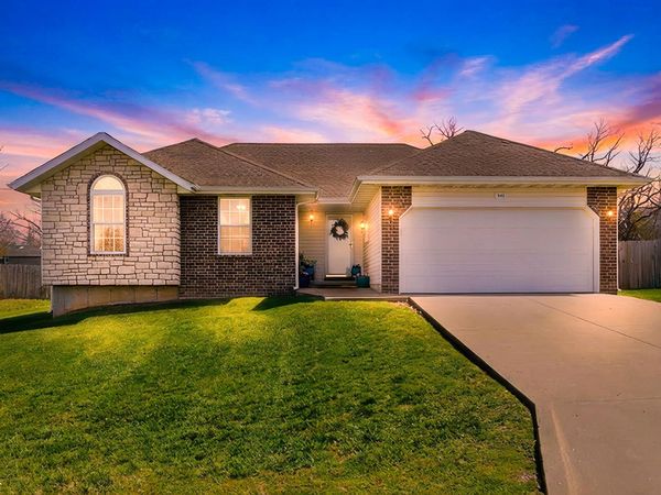 982 S Redwood Street , Nixa, MO 65714