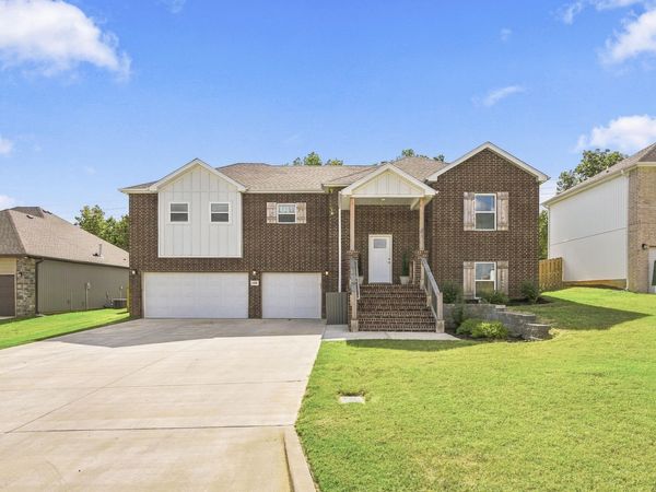 1406 E Command Court , Nixa, MO 65714