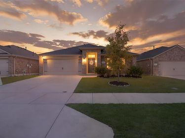 2316 Sadlers Creek Lane , Fort Worth, TX 76108