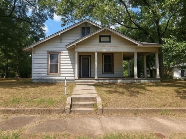726 W Sherman Street, Paris, TX 75460