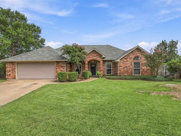 7704 Sagebrush Court S, North Richland Hills, TX 76182