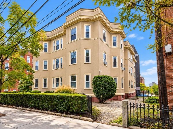 22 Centre St, Unit 3, Cambridge, MA 02139