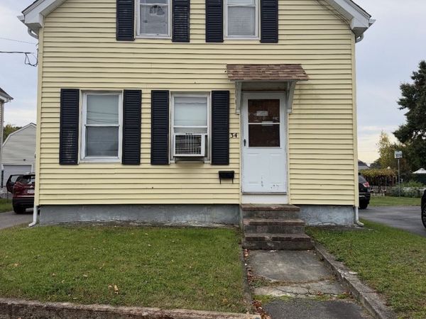 34 Floral St, Taunton, MA 02780