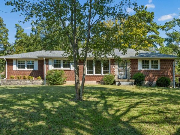 709 Stanvid Dr, Nashville, TN 37216