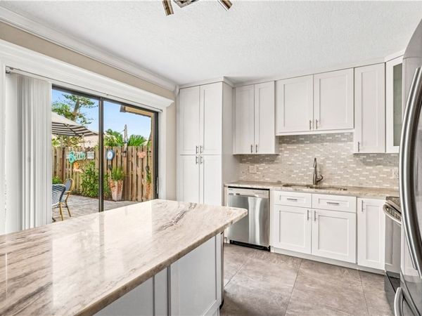 1166 6th Avenue, Unit 15B, Vero Beach, FL 32960