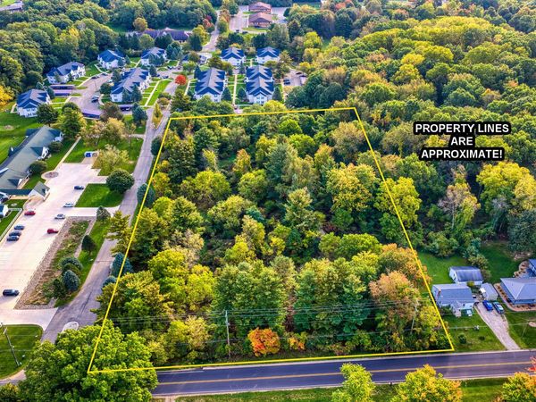 221 Barr Street, Hillsdale, MI 49242