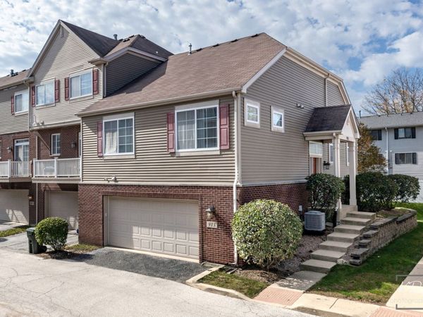 913 NeuDearborn Lane, Naperville, IL 60563