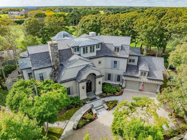 41 Shore Dr W, Mashpee, MA 02649