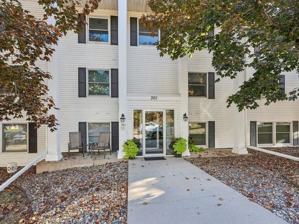 301 3rd Street S, Unit 103, Stillwater, MN 55082