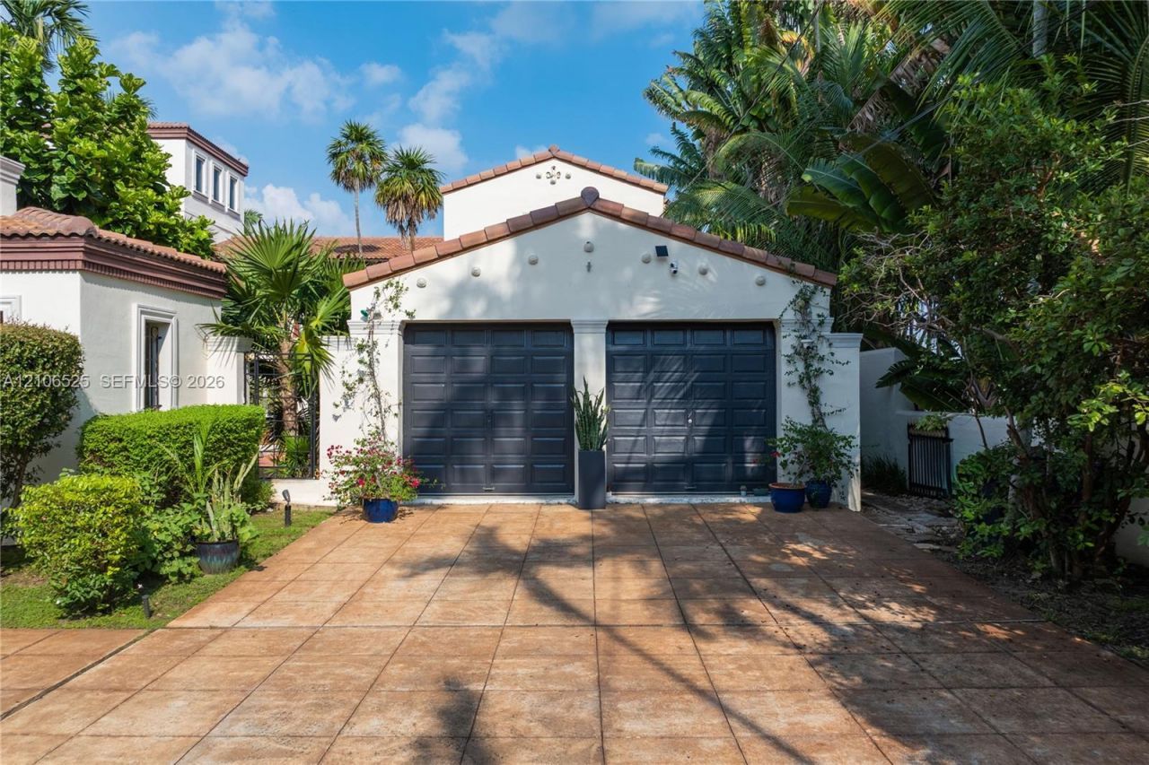 4760 N Bay Rd , Miami Beach, FL 33140 Photo