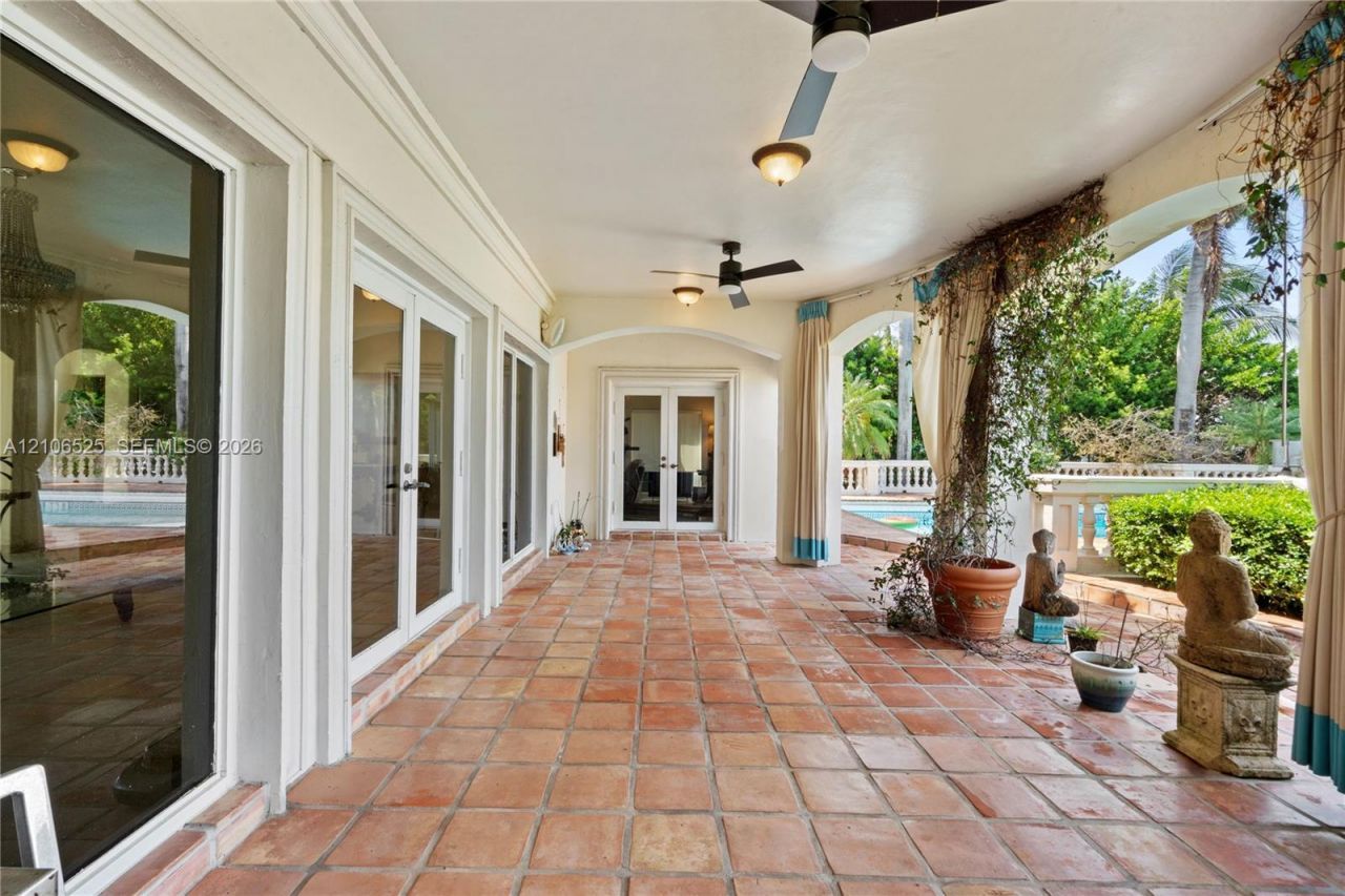 4760 N Bay Rd , Miami Beach, FL 33140 Photo