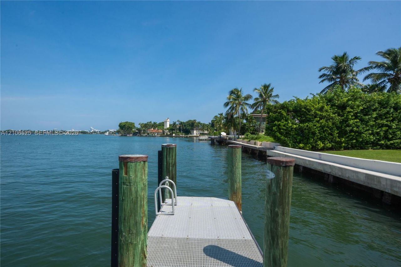 4760 N Bay Rd , Miami Beach, FL 33140 Photo