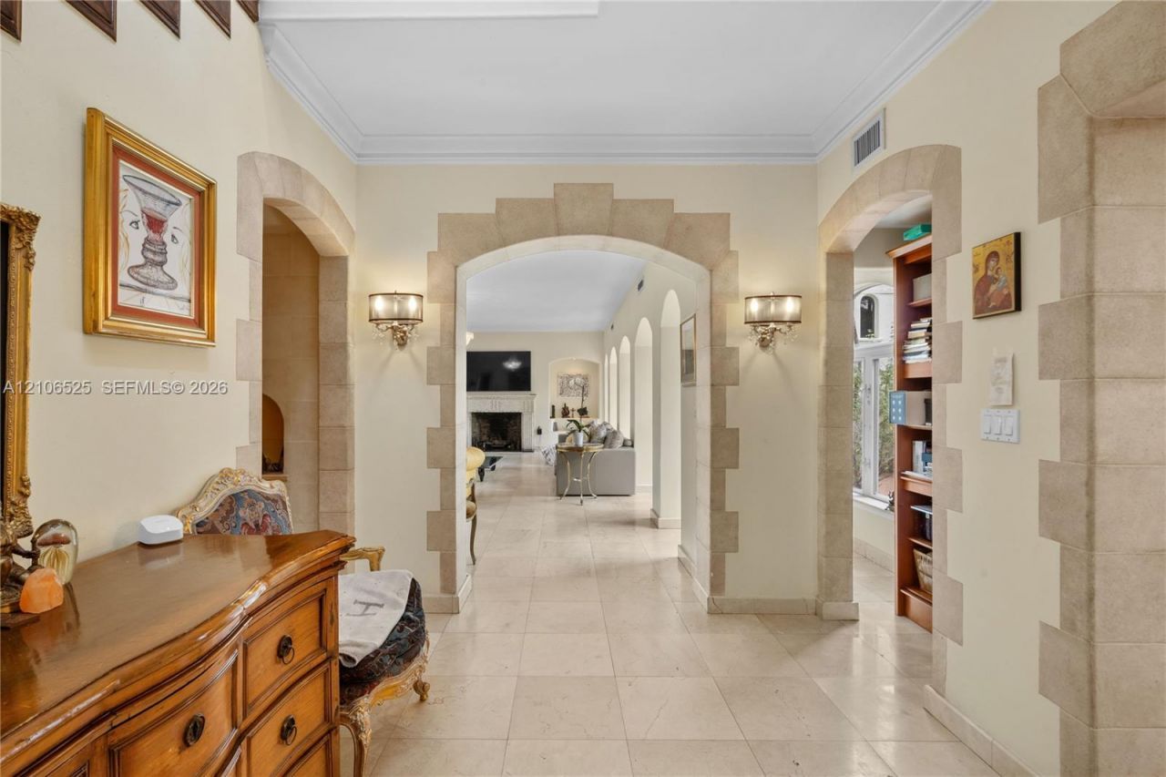 4760 N Bay Rd , Miami Beach, FL 33140 Photo