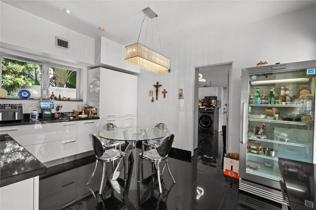 4760 N Bay Rd , Miami Beach, FL 33140 Photo