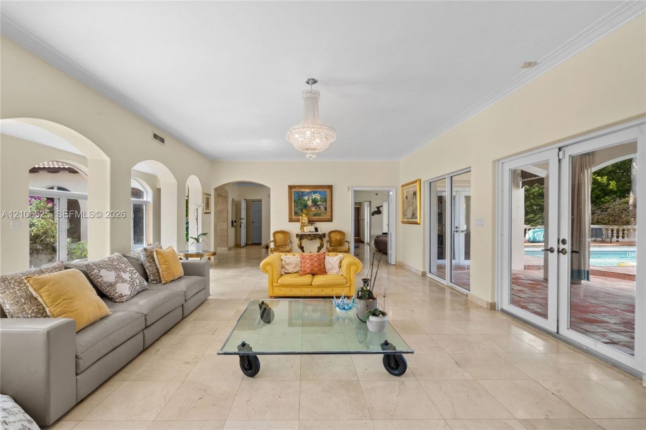 4760 N Bay Rd , Miami Beach, FL 33140 Photo