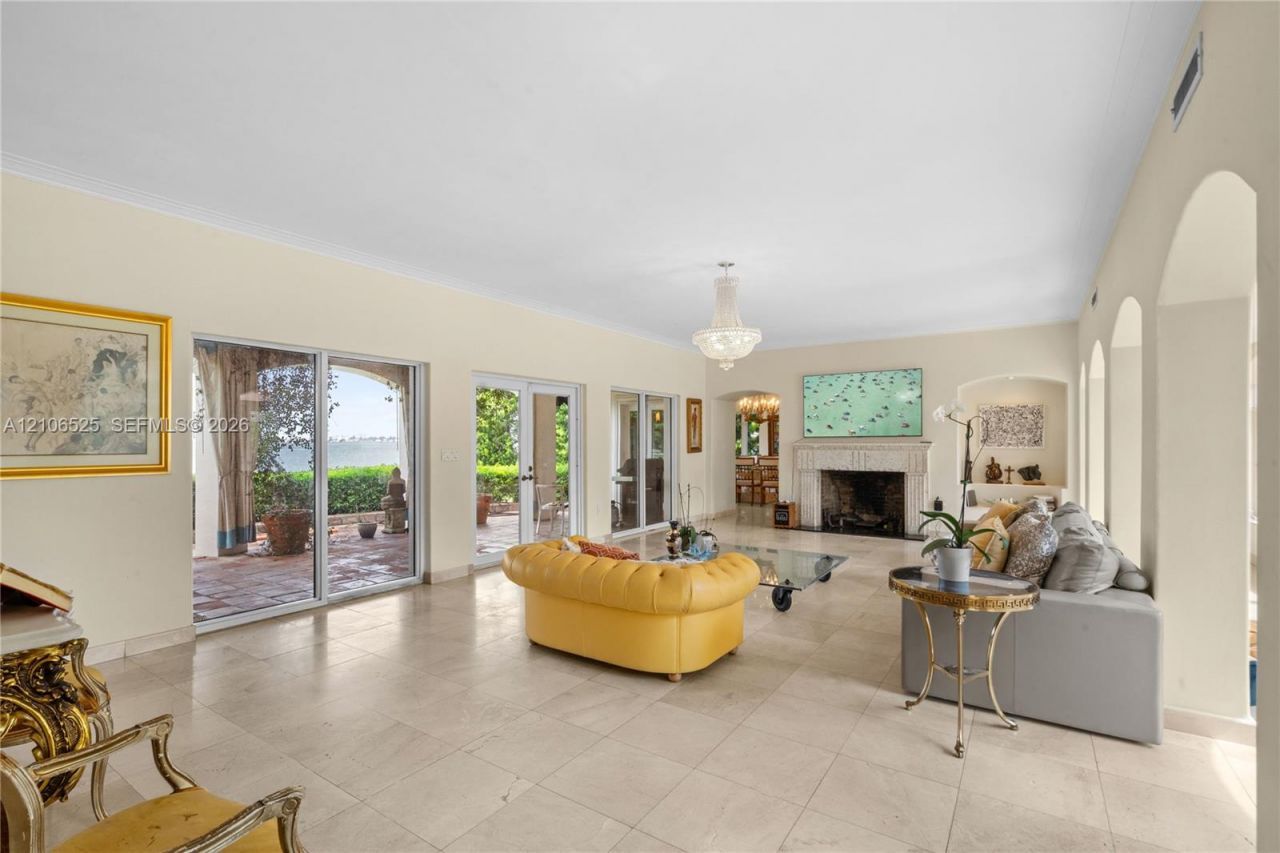 4760 N Bay Rd , Miami Beach, FL 33140 Photo