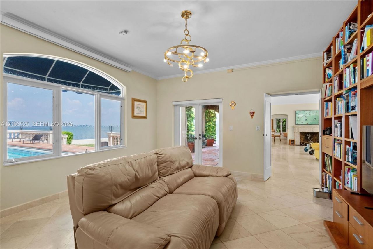 4760 N Bay Rd , Miami Beach, FL 33140 Photo