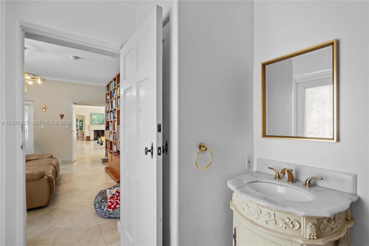 4760 N Bay Rd , Miami Beach, FL 33140 Photo