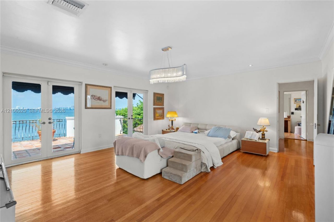 4760 N Bay Rd , Miami Beach, FL 33140 Photo