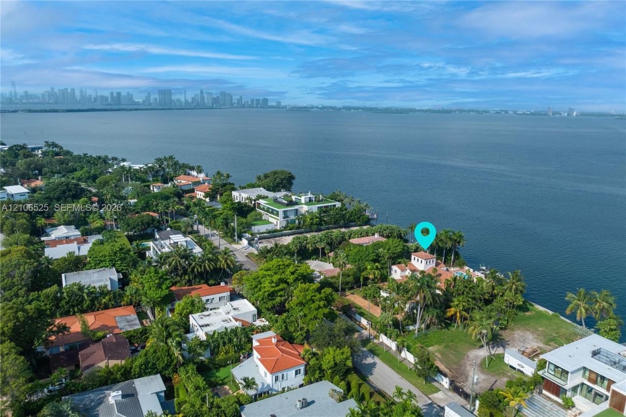 4760 N Bay Rd , Miami Beach, FL 33140 Photo