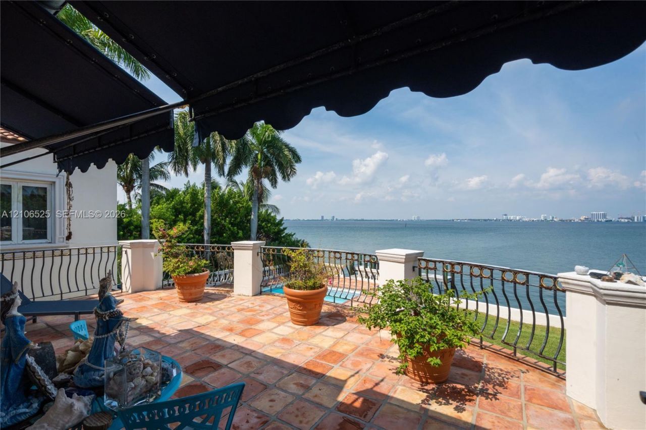 4760 N Bay Rd , Miami Beach, FL 33140 Photo