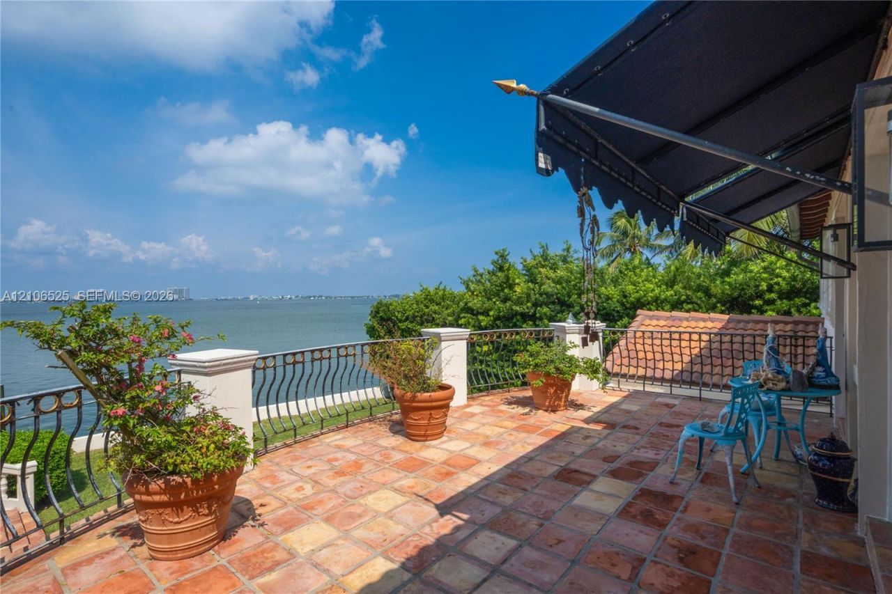 4760 N Bay Rd , Miami Beach, FL 33140 Photo