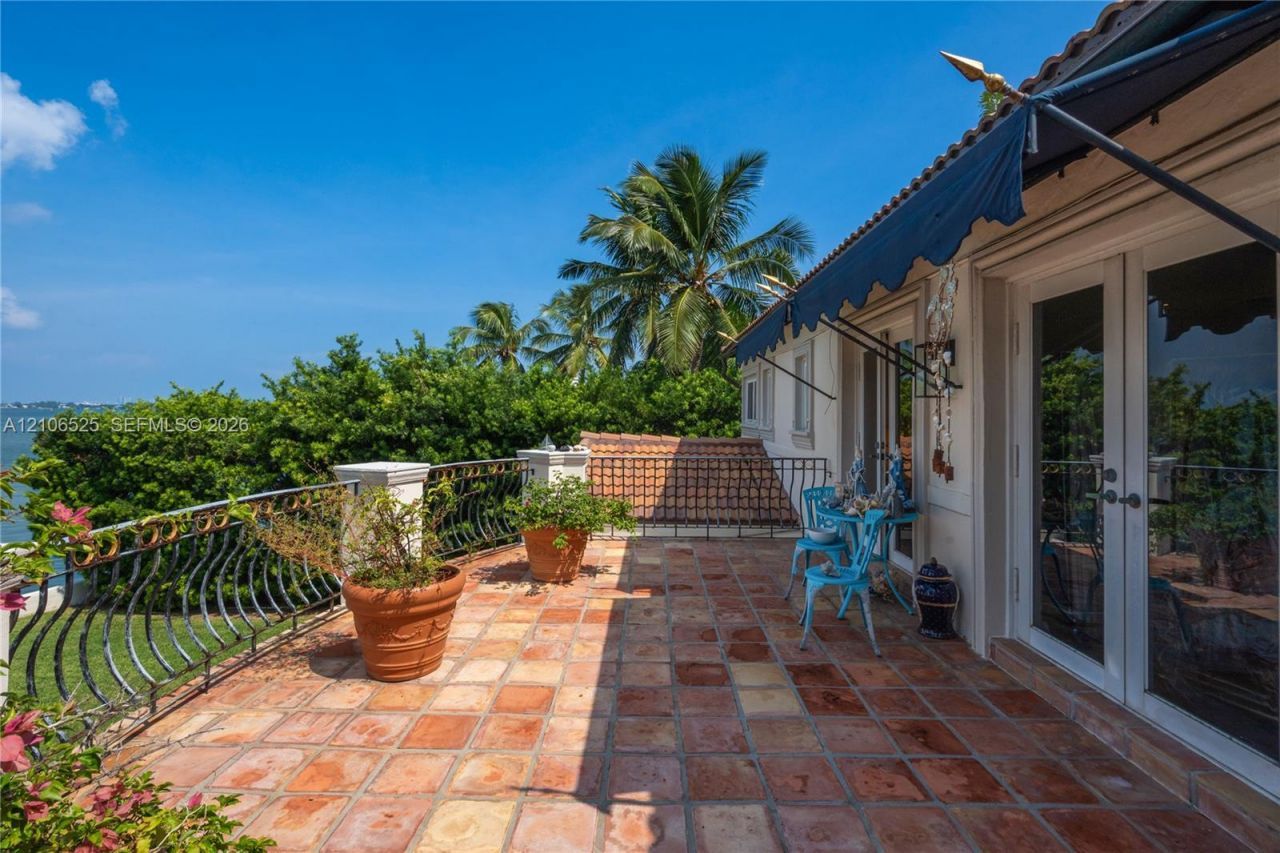 4760 N Bay Rd , Miami Beach, FL 33140 Photo