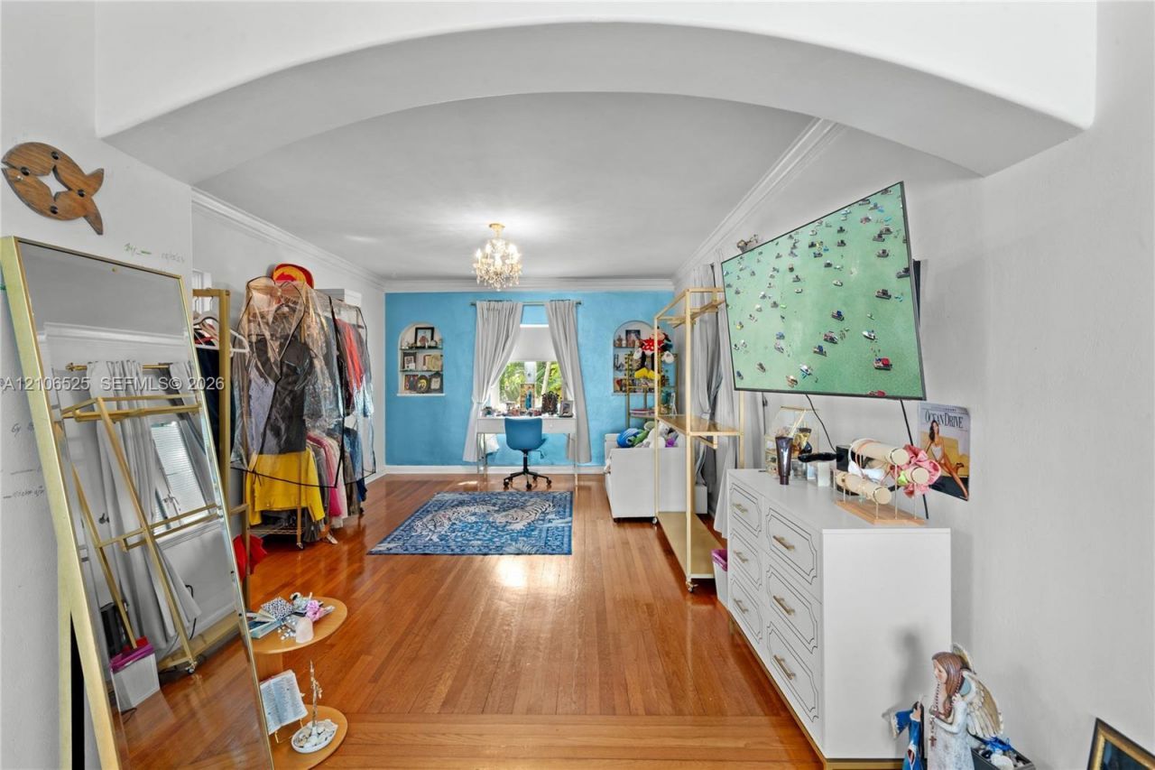 4760 N Bay Rd , Miami Beach, FL 33140 Photo