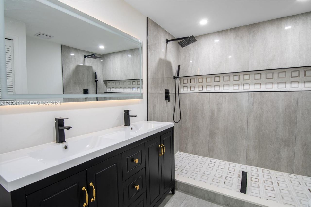 6811 Thomas St, Hollywood, FL 33024 Photo
