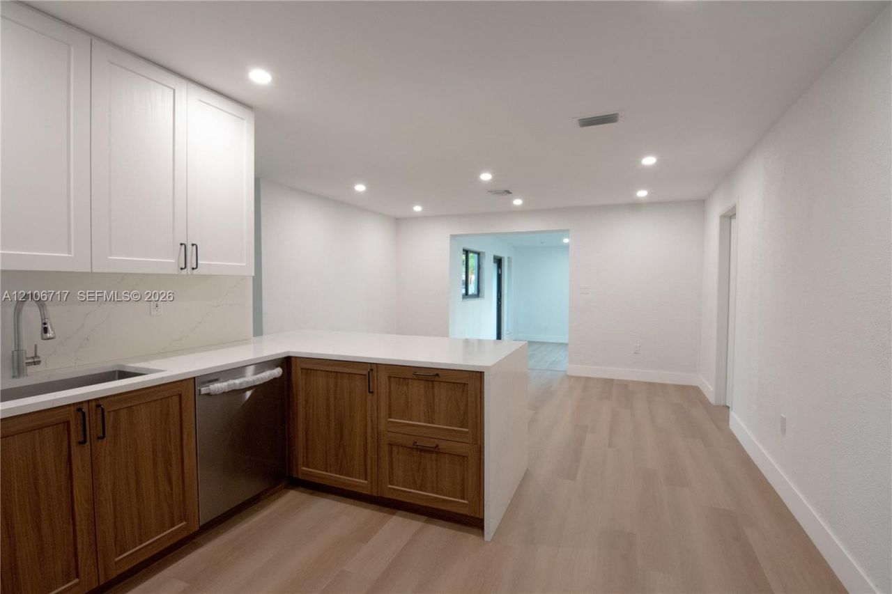 6811 Thomas St, Hollywood, FL 33024 Photo